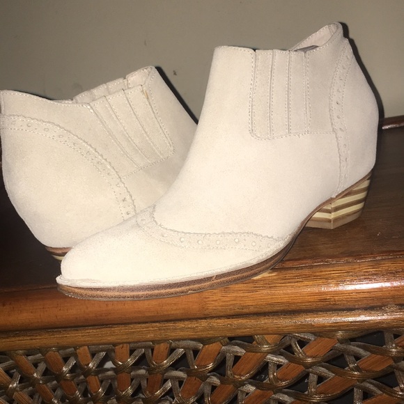 80%20 New 7.5 booties, light cream/beige color - Picture 6 of 8